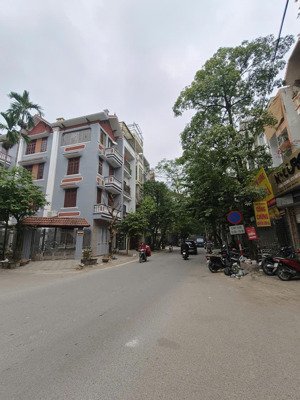 bán liền kề 81m2 xây 5 tầng kđt văn quán, đường nguyễn sơn hà giao nguyễn khuyến. giá 22 tỷ