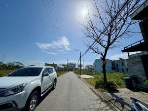 bán lô đất đẹp 140m bề ngang 7m đường nguyễn phạm tuân sát ngay trường sa, cách bãi tắm chỉ 500m