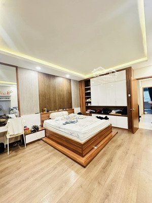 tôi cho thuê nhà 4lau ngay đso 10,f.bhh,bình tân,4pn,hxh,full nội thất