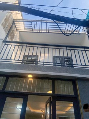 nhà 1lầu mới có 3phòng ngủ, đường nguyễn trọng tuyển, p2, quận -tb