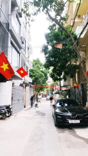 6 tầng thang máy, nhà mới ở ngay tại hoàng quốc việt - cầu giấy. dt 65m2, ô tô tránh