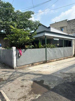 nhà cấp 4 căn góc hai mặt tiền có sân vườn nhỏ xinh 101m2 7.98 tỷ ngay khu dân cư văn minh