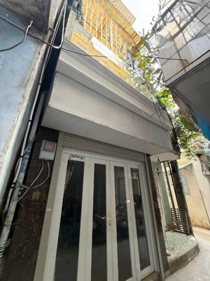 bán nhà 3 tầng 30m2 3 pn hẻm 687 lạc long quân. giá 3,95 tỷ