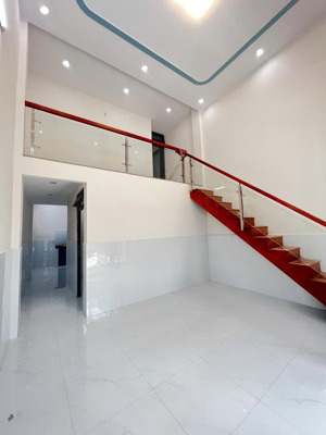 căn nhà siêu đẹp đường 17, p.linh trung. hxh 5m, nhà cấp 4 có gác lửng gồm 2pn & 2wc. sát ga metro