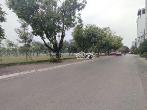 tái định cư thượng thanh, 98m2 view hồ, vỉa hè ôtô tránh, 19.5 tỷ 2 mặt tiền trước và sau, kd