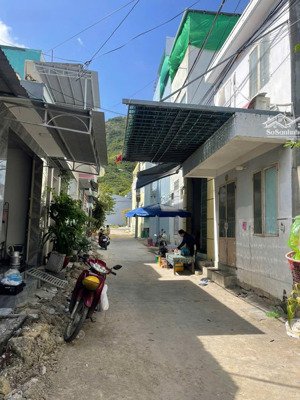 cho thuê nhà cấp 4 hòn sện, vĩnh hòa gần biển nha trang 500mét giá 5 triệu.tháng