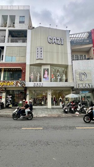 nhà mặt tiền đường sư vạn hạnh gần bệnh viện 115 quận 10