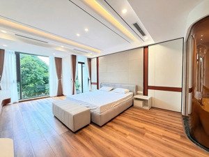 đẳng cấp! 27 tỷ hơn, bán nhà gần ngõ 40 xuân la, tây hồ - 125m2 - 6 tầng - thang máy - gara ô tô -