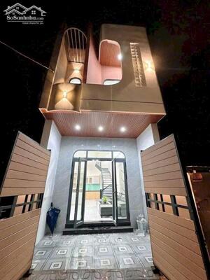 NHÀ LẦU MẶT TIỀN ĐƯỜNG LỚN GẦN SÂN BAY LONG THÀNH