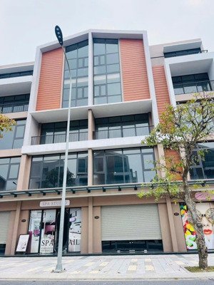 chiết khấu cực sâu- ánh dương -vin3- 100m, tại trục đường thông 20m,kinh doanh,ở cực đẹp. chỉ~15 tỷ