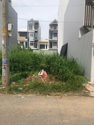 đất nền quận 9, đường hoàng hữu nam, đối diện showroom ford, trục chính khu đất thịnh vượng - 52m2