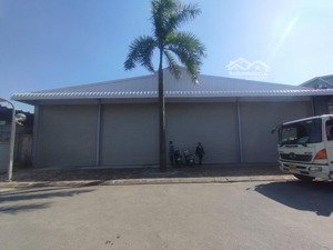cho thuê kho đường nguyễn văn linh, long biên. dt 550m và 1000m2, khung zamin tường bao. giá 145k/m