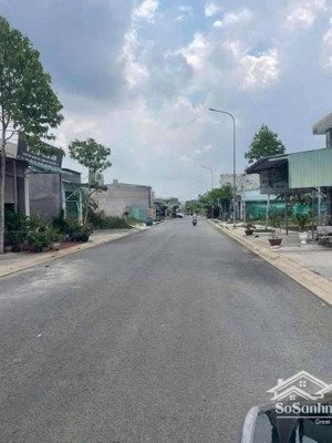 cần bán gấp lô đất giá rẻ giá 2tỉ1/70m2 nằm ngay mặt tiền hội nghĩa 28 full thổ cư