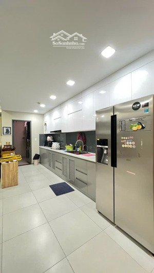 cho thuê cc 3pn, 2wc, 117m2 tại the gold view, đẹp xuất sắc chỉ với 24 triệu/th, q4, hcm