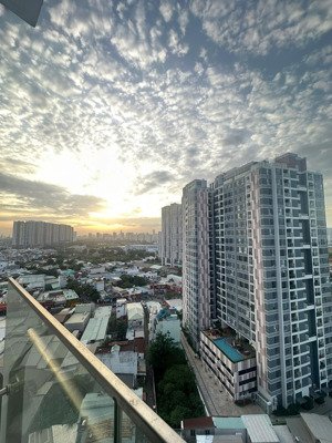 d''lusso căn hộ 2pn2wc view sông, tầng cao. giá chỉ 6t.ỷ1 sổ hồng riêng, nhà mới 98%. lh: 