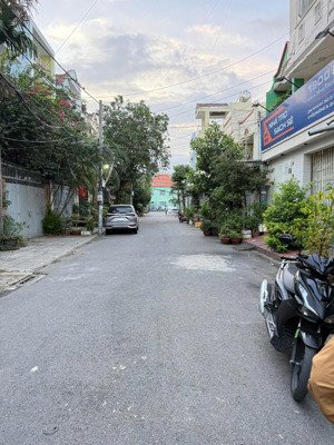 bán nhà 3 tầng hẽm 10m khu biệt thự làng hoa dt5mx17m gía chỉ 11 tỷ tl p.9 gò vấp