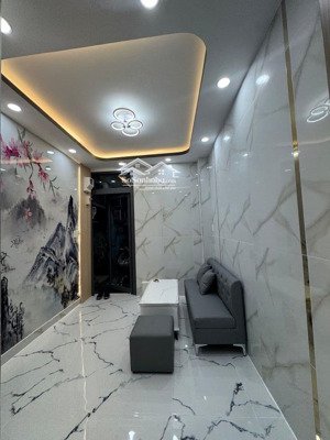 nhà mới toanh xóm đất quận 11 2 tầng 2pn sát mặt tiền giá 2,86 tỷ