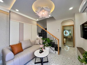 nhà đẹp đón xuân 2026
hẻm 3 m - 2 tầng btct - ngang 4 m - 3 pn - 6.25 tỷ