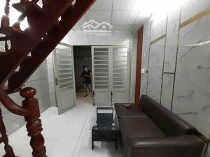 bán nhà phạm hữu lầu cách xe hơi chỉ vài bước chân dt 33m2 giá siêu rẻ