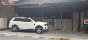 cho thuê đất làm kho xưởng, quán ăn ... đã có sẵn lán, đường rộng oto đỗ thoải mái