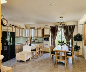 cho thuê biệt thự valora fuji 13mx13m 3pn gần liên phường, đỗ xuân hợp. lh 