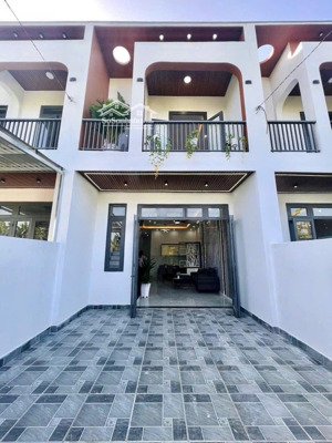 chính chủ bán gấp căn nhà ngay ngã 4 phường tân triều -sổ hồng thổ cư 579tr nhận nhà