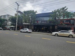 hàng hiếm - bán mặt tiền nguyễn tri phương - dt: 318m2 ngang 10,5m có sẵn nhà 2 tầng đang cho thuê