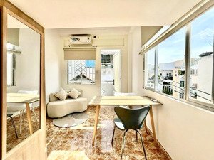 duplex ban công- máy giặt riêng- dt lớn-giá sv ngay vạn hạnh mall,nhà hát hoà bình,hà đô,đh hsu,bku