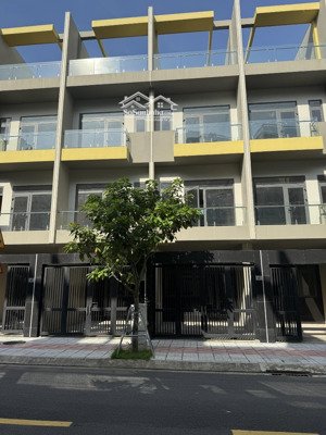 cho thuê hoặc bán 04 căn nhà phố bcons uni valley dtsd: 267m2