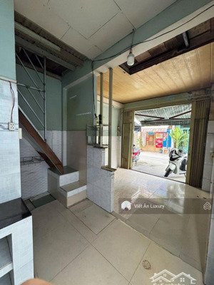 bán nhà lô góc 2 mặt. hàng hiếm quận 10 nhà lô góc hxh 8m gần chợ hòa hưng.giá 4.2 tỷ