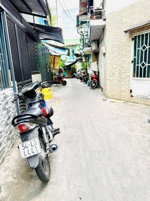 nhà hẻm xe hơi phạm hùng quận 8 - diện tích rộng 182m2 giá rẻ nhỉnh 9 tỷ- gọi 