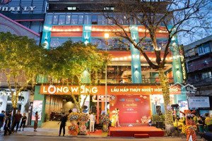 cho thuê nhà mặt phố huỳnh thúc kháng. lô góc dt 160m x 2tầng, mt 15m vị trí đẹp trung tâm nhất phố