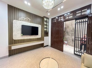 kim giang - nhỉnh 7 tỷ- 2thoáng- full nội thất- gần trường, chợ.