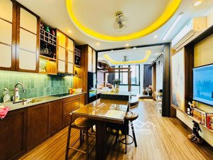 gần ụ
ga văn quán 1 phút nhà mới 100%. 35 m 5 tầng full nội thất đầy đủ . đường trần phú đông.