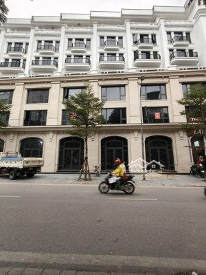 bán nhà mặt phố lạc long quân, 105 tỷ, 133m2, view đẹp, giá ưu đãi tại tây hồ, hà nội
