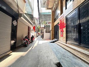 bán gấp tòa chdv cao cấp cầu giấy , giá tốt. dòng tiền 280tr/ tháng lô góc 2 thoáng, 156m2 x9 tầng.