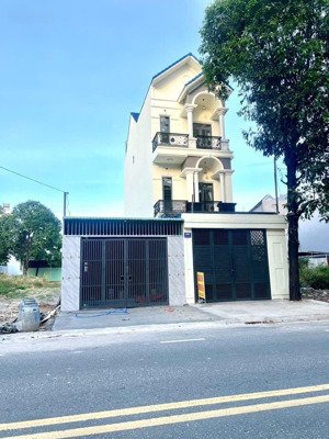 bán nhà mới xây tại phú tân thủ dầu một, shr, mặt tiền đường kinh doanh