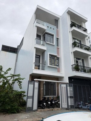 nhà 4 tầng, đẹp, có sổ hoàn công, gần đường số 28, phước long, giá 6 tỷ 850.