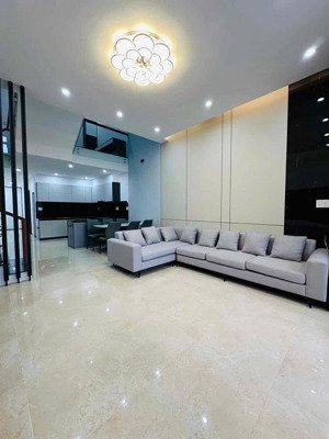 ngộp gấp nhà mp 3t cắt lổvip 5pn+wc 110m2 mt5m full ntcc sát biển+mega+tthc q.liên chiểu sẵn 20tr/t