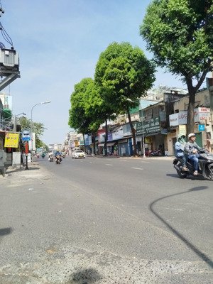 650m2(17x39m). hẻm 6m. vài bước ra mt nguyễn kiệm, p3, gò vấp. chỉ 58tỷ7.vị trí đắc địa gần ngã 6