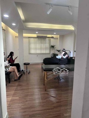 hẻm 6m hai bà trưng q3, oto đổ cửa, dt 5x8m, trệt 2 lầu đẹp, ở hoặc kd đều được