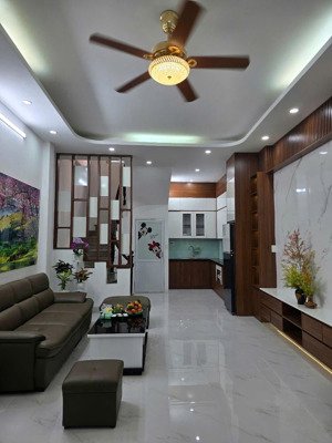 bán nhà phố nguyễn đình hoàn - dt 45m² x 4 tầng, mt 4.2m, giá 14.8 tỷ