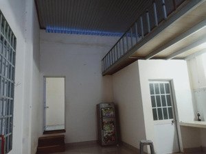 cho thuê nhà nguyên căn,có gác,có sân để ô tô, gần chợ long toàn-bà rịa