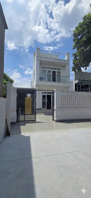 bán gấp nhà diện tích rộng giá rẻ. 180m2 hoàn công 3 tấm, ngay hẻm xe tải phan văn hơn