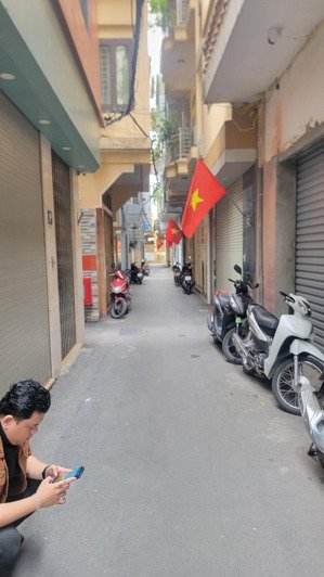 chính chủ nhờ bán nhà phân lô quân đội , phố hoàng văn thái , ô tô đỗ cửa dt 50m , 4 tầng , mt 5m