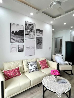 gấp! cần tiền bán gấp căn hộ đẹp view xéo biển hòn chồng.