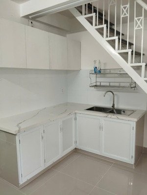 chính chủ cần bán căn hộ chung cư 51 chánh hưng có thang máy lầu 4, phường 5 quận 8, dt 50m2