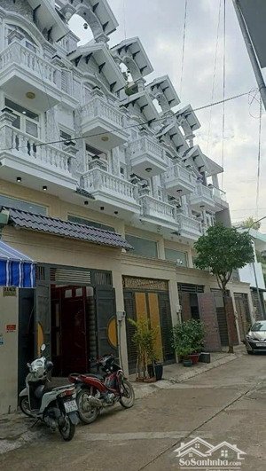 bán nhà hxh đường số 16 phường bhh diện tích 4x18 đúc 1 trệt 2 lầu sân thượng bán 7,5 tỷ