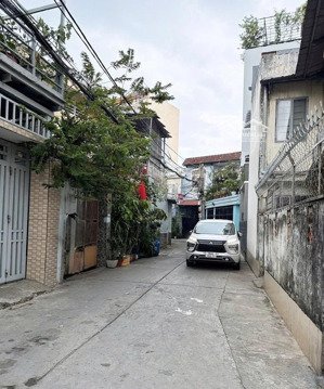 đất 4 x 16m - cách lê văn thịnh 50m - bán 5.3 tỷ