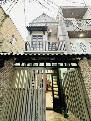 ngay sau bv gò vấp & coop mart quang trung tiện ích đầy đủ.